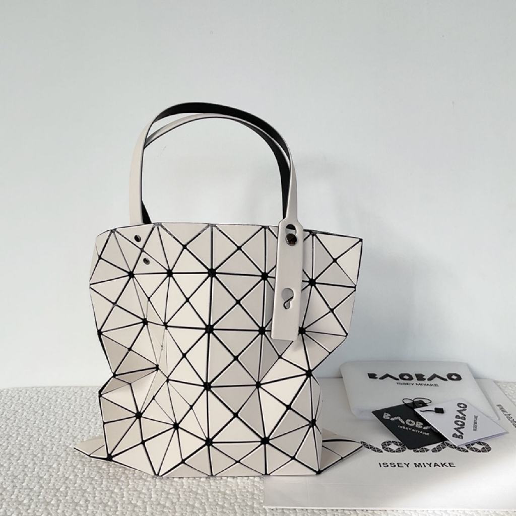 BAOBAO 6x6 Lucent Basic color การรับประกันของแท้ Baobao Issey Miyake New 100%