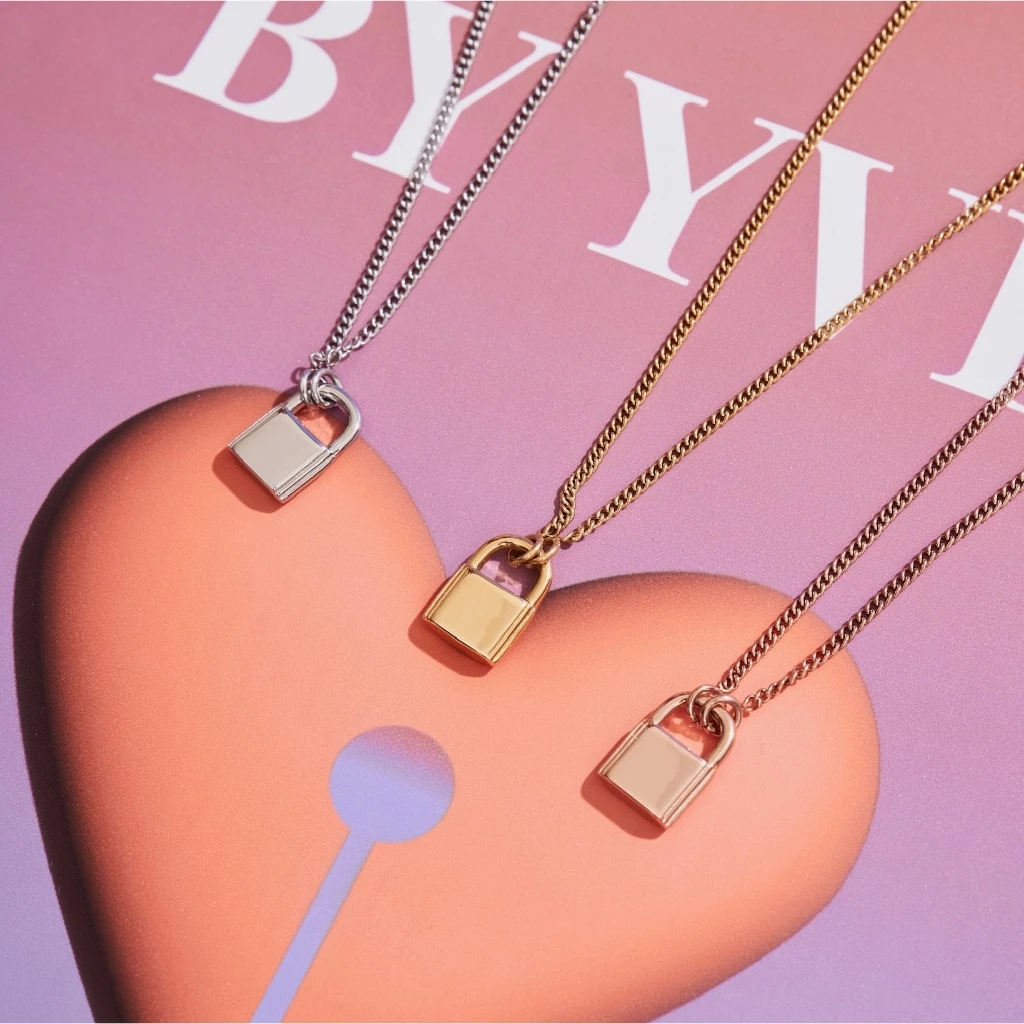 (Pre-Order 3-5 Day) YVIS Padlock Necklace (สลักชื่อได้ 1-4 ตัวอักษร โน๊ตแจ้งหมายเหตุได้เลย)(Stainless Steel)