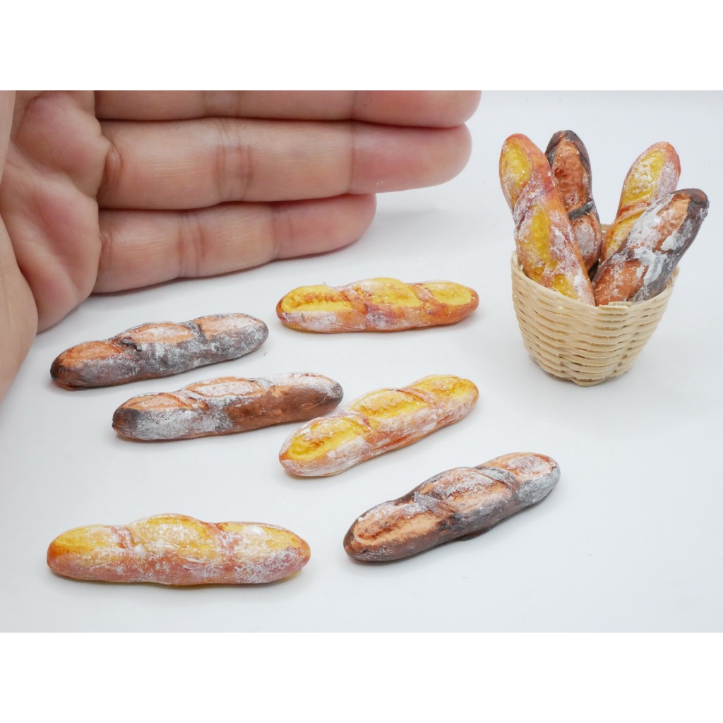 ขนมปังฝรั่งเศส จิ๋ว (ราคา/ชิ้น) Baguette บาแก็ต ขนมดินปั้น ขนมจิ๋ว ขนม ของจิ๋ว ของตกแต่ง บ้านตุ๊กตา