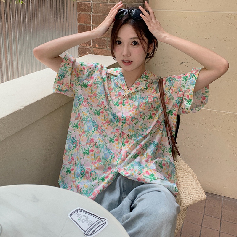 VKMonday ฮิตติดเทรนด์ เสื้อฮาวายสไตล์มินิมอล น่ารักสดใส เอาใจสาวๆ ดีเทลพิมพ์ลายดอกไม้ ทรงสวย เนื้อผ้าดี ใส่แล้วไม่ร้อน