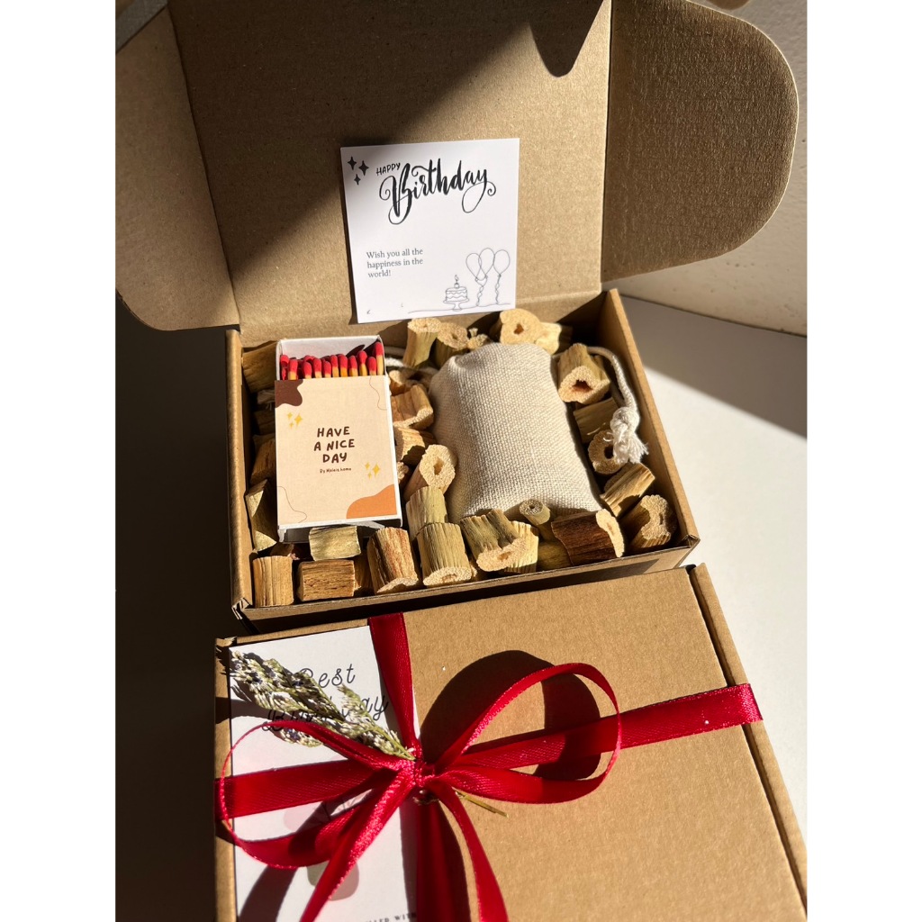 Gift Set ของขวัญเทียนหอม 60 ml ไม่มีฝาไม้ ห่อถุงผ้า ฟรีไม้ขีดไฟ รองผักตบ โบว์สีแดง