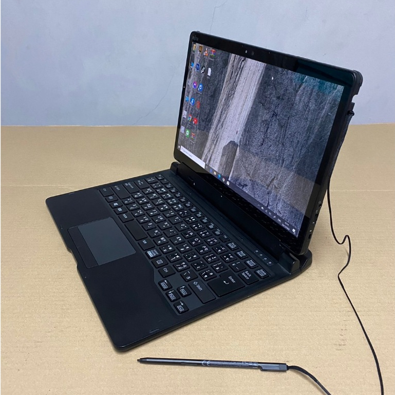 Fujitsu ArrowsTab Q738 Arrow Tab Q738 Corei3 GEN7(RAM4GB/SSD128GB)แท็บเล็ต 2in1
