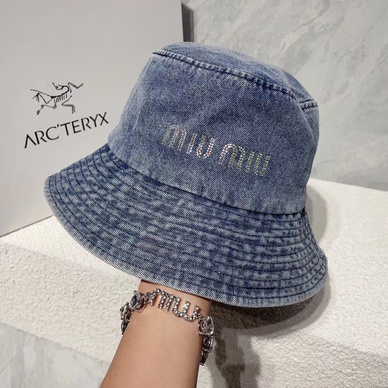 หมวกบัคเก็ต งานป้าย ใส่ได้ทุกวัย ใส่ไปเที่ยว ใส่กันแดดได้ดี ใส่ไปไหนก็ดูดีสะใช้งาน ขนาดหมวก ฟรีไซส์ สินค้าพร้อมส่งค่ะ