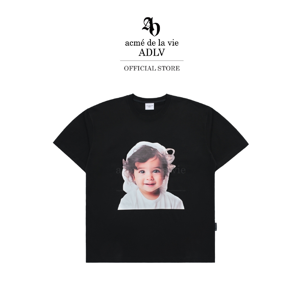 ADLV [acme de la vie] เสื้อยืด Oversize รุ่น Baby Face Wave Hair Short Sleeve T-Shirt Black (50301OBFSSU_S4BKXX)