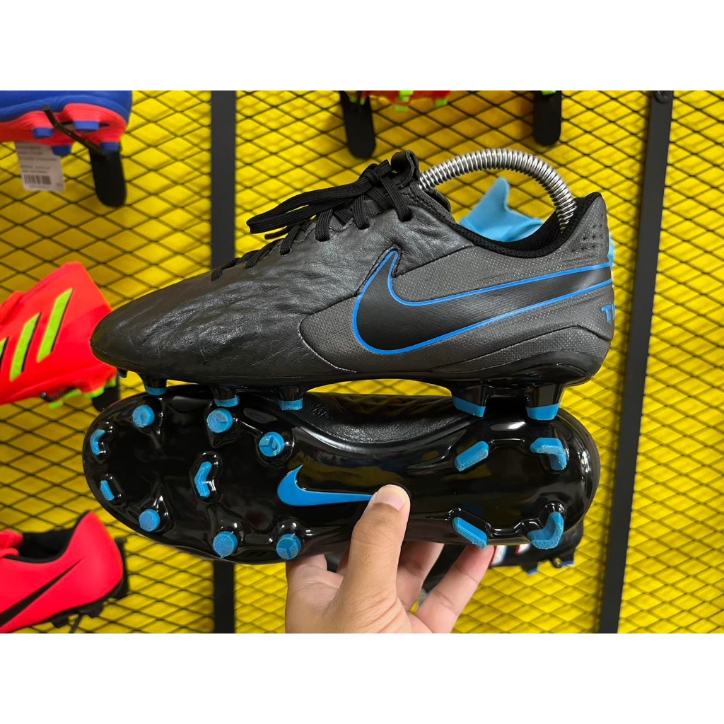 รองเท้าฟุตบอลมือสอง Nike ไซส์255/40.5