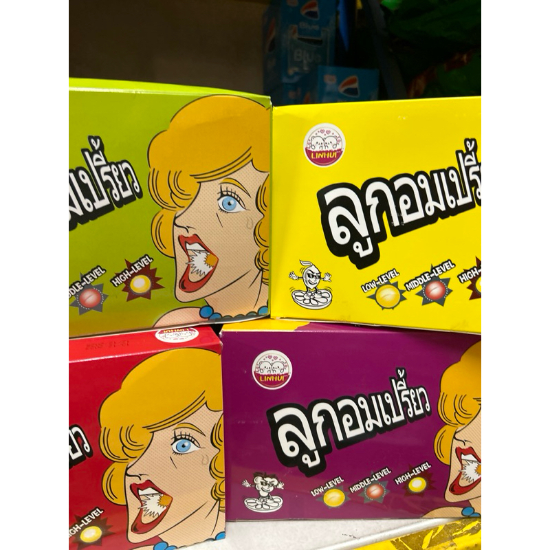 sour candy ลูกอมเปรี้ยว มี 4 รสให้เลือก รสเลม่อน รสโคล่า รสองุ่น รสสตอเบอร์รี่ กล่องใหญ่ 30ซอง