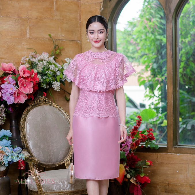 All Ladies เดรสลูกไม้ผ้าไหมคลุมไหล่ งานสวยหรูมาก ๆใส่งานแต่ง ไปงานบวชหรือจะไปทำบุญก็เหมาะ ห้ามพลาดมาก ๆค่ะ
