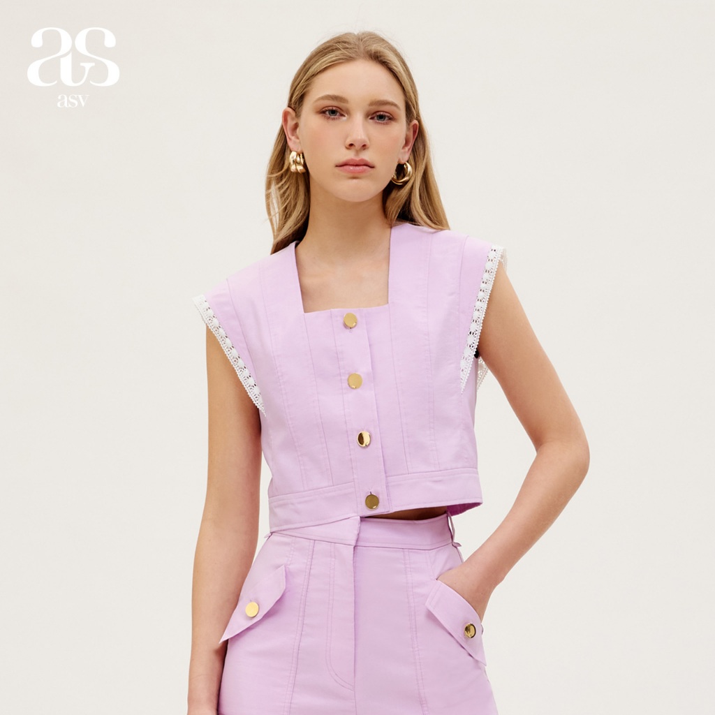 [asv ss24] Renata Cropped Top เสื้อผู้หญิง ทรงครอป คอเหลี่ยม ตกแต่งลูกไม้และกระเป๋าหน้า กระดุมทอง ดีเทลเย็บด้ายต่างสี