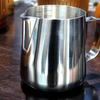 จัดส่งทันที | เหยือกตีฟองนม เหยือกนมลาเต้อาร์ท สีดำด้าน 350ml 600ml Teflon milk pitcher