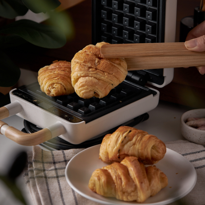 ครัวซองค์สูตรนิ่มลับเฉพาะที่ LEAN&CLEAN เท่านั้นมีสองรส : รสงาดำ,รสกระเทียม