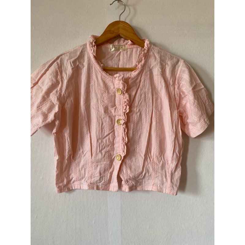 เสื้อครอปคอกลมเข้ารูป แขนสั้น สีชมพูพาสเทล งานป้ายแบรนด์ NIDA ใหม่มากๆ 99.9% ไม่เคยใช้งาน📌 ผ้าคอตตอน