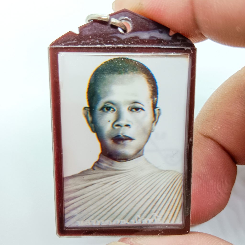 ภาพถ่ายขาวดำ หลวงพ่อคูณ ปริสุทโธ วัดบ้านไร่ รูปท่านตอนหนุ่ม เลี่ยมกรอบกันน้ำอย่างดี ขนาด 3*6  ซม.