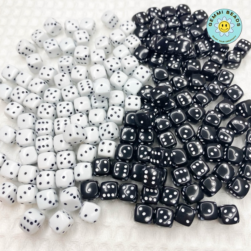 ลูกปัดลูกเต๋า ขาว,ดำ รูทะแยง ลูกปัดตกแต่ง สำหรับทำเครื่องประดับ งาน DIY