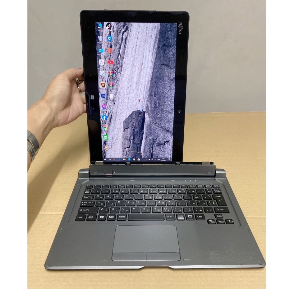 แท็บเล็ต 2in1พร้อมคีย์บร์อด Fujitsu ArrowsTab Q665/M Intel CoreM-5Y31(RAM:8GB/SSD:128GB) ขนาด11.6นิ้