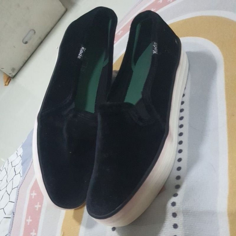 Keds รองเท้าสลิปออนสีดำ (มือสอง) Size :36/22 cm  Sale!!