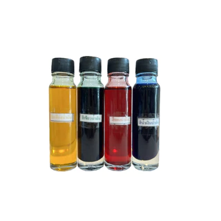 สีน้ำมัน สำหรับใส่แต่ง สีเทียนหอม ยาหม่อง ขนาด 25 CC. สีแต่งเทียน สีแต่งยาหม่อง สีแต่งพิมเสนน้ำ สีแต่งสสารน้ำมัน