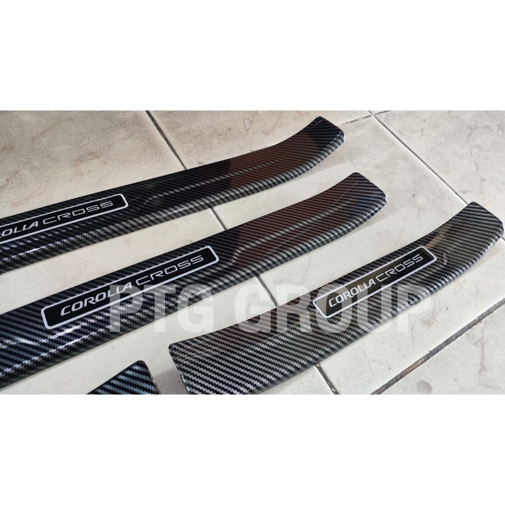 scruplate ชายบันได (นอก/ใน) TOYOTA CROSS KEVLAR เคฟล่า *พร้อมส่งจากไทย*