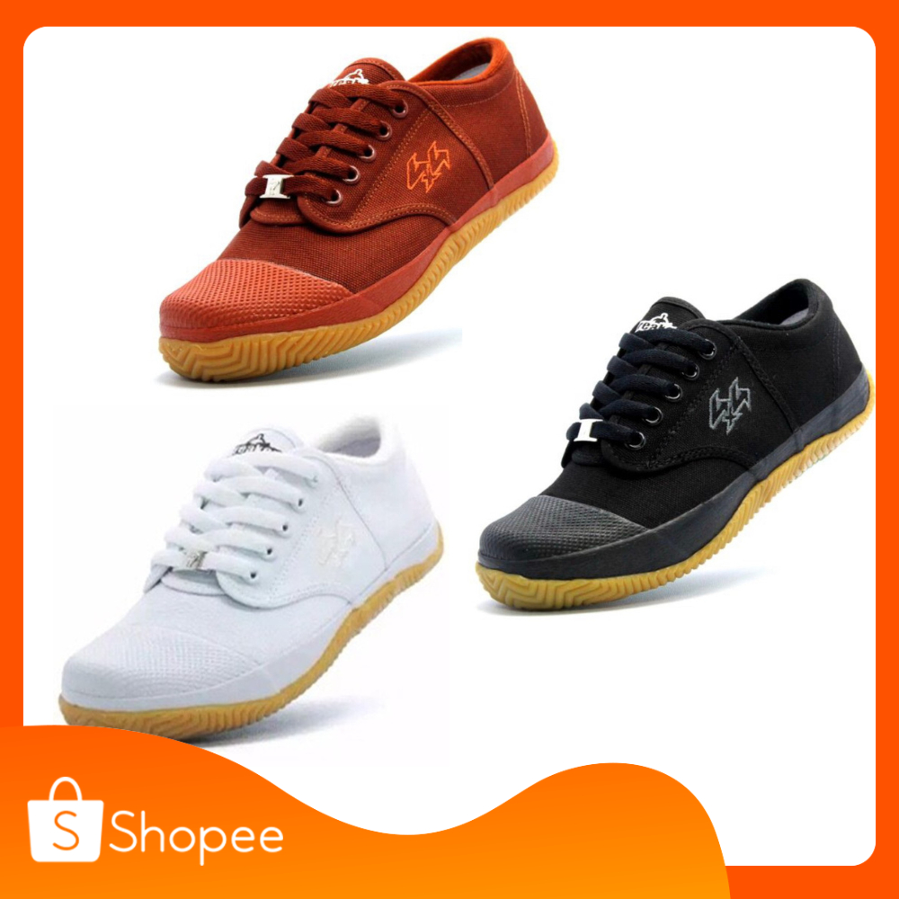 รองเท้านักเรียนชาย Breaker Futsal ใส่กระชับเท้า