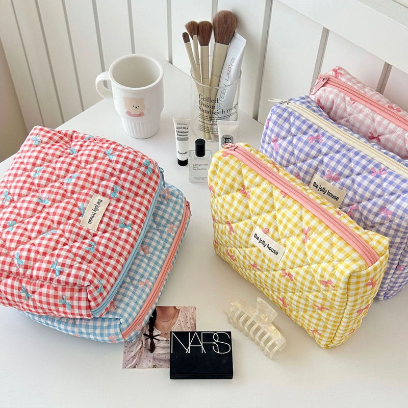 blinkgirl พร้อมส่ง กระเป๋าใส่เครื่องสำอางค์ ลายตารางพิมพ์ลายโบว์ คิ้วท์สุดๆ ขนาด 23*7*20cm ใบใหญ่จุได้เยอะเลยค่ะ