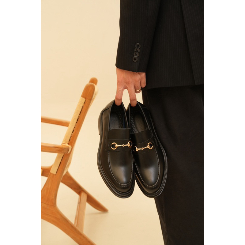 รองเท้าหนังผู้ชายคาดเหล็ก Vida รุ่น Hazel Loafer