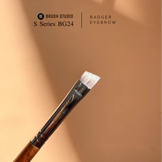 BRUSH STUDIO BG24 Badger Eyebrow Brush : แปรงเขียนคิ้วขนแบดเจอร์
