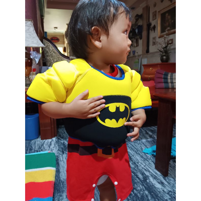 Zoggs water vest เสื้อกั๊ก ชูชีพ batman สำหรับเด็กอายุ 2-3 ขวบ