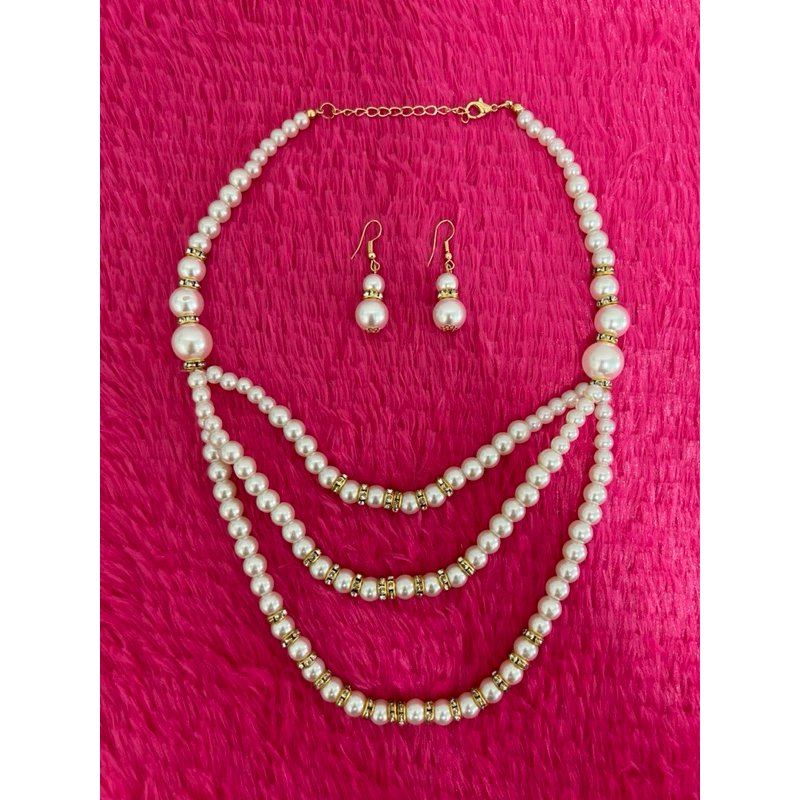 ชุดเครื่องประดับไข่มุกเทียม 2 ชิ้น ใน Set 2AB สร้อยคอ แบบ 3 ชั้น+ต่างหู สีขาว เม็ดกลม