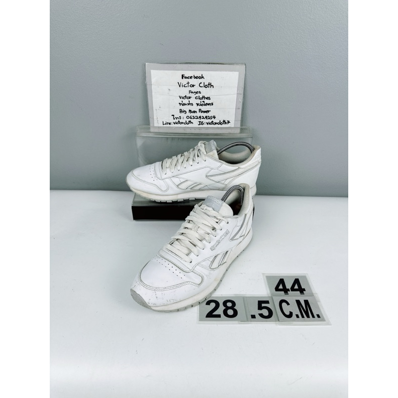 รองเท้า Reebok Sz.10.5us44eu28.5cm รุ่นClassic Leather สีขาวล้วน มีเปื้อนนิดหน่อย สภาพสวย ไม่ขาดซ่อม ใส่เที่ยวหล่อ