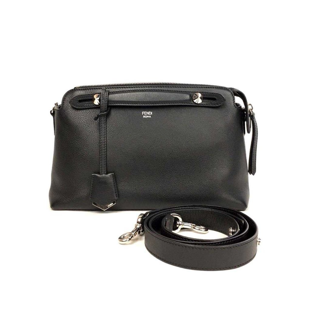 Fendi(เฟนดิ) By The Way Shoulder Bag กระเป๋าหนัง กระเป๋าสะพายไหล่ กระเป๋าสะพายข้าง สีดำ อะไหล่สีเงิน S18526/30