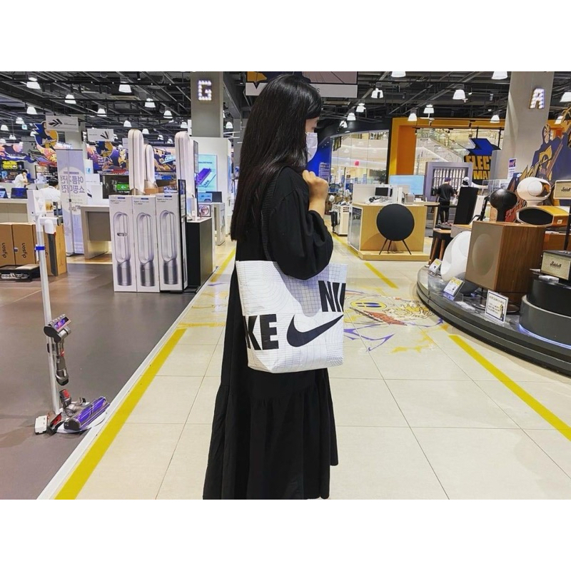 Nike ถุง Reusable Shopping Bag แท้ 100% ออกช็อป
