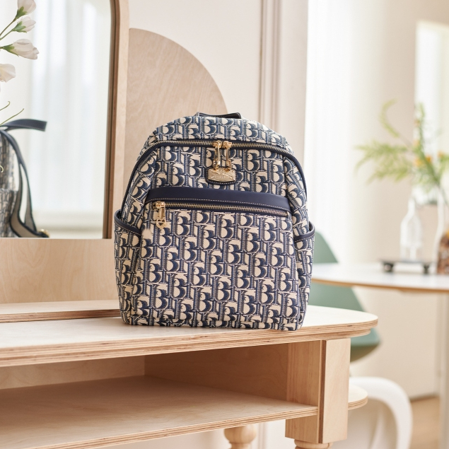 Henneybear-H1172 รุ่น Oval back - ลาย HB bear กระเป๋าเป้ ทรงสวยใส่ของจุใจ กระเป๋าเดินทางแบบใหม่ฟังก์ชั่นครบ COD