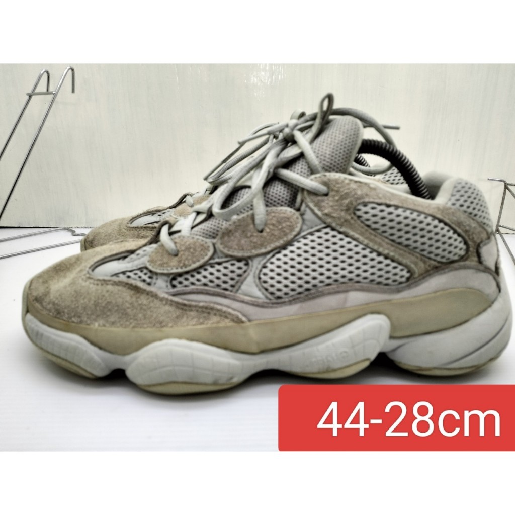 รองเท้าผ้าใบมือสอง adidas yeezy boost 500 size 44 -28 cm สุดคุ้ม
