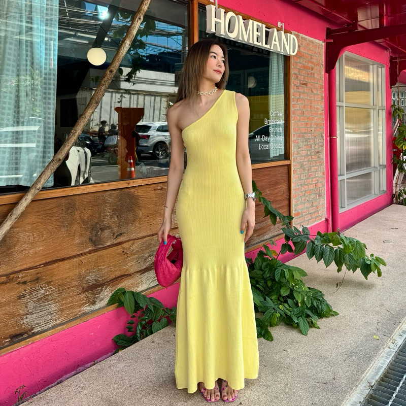 Kelly Fluffy Dress เดรสปาดไหล่ปลายพอง