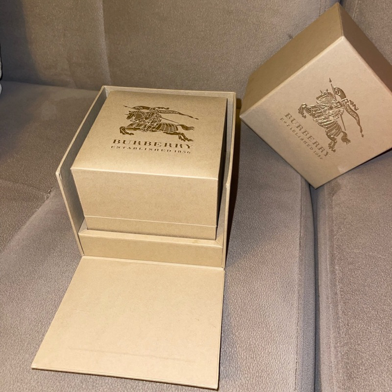 ลดอีก12% กล่องนาฬิกา Burberry watch ของแท้ ของใหม่ พร้อมคู่มือ การ์ด