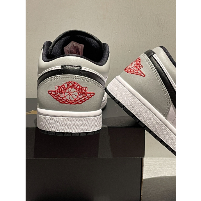 Nike Air Jordan 1 Low Light Smoke Grey รองเท้าผ้าใบ