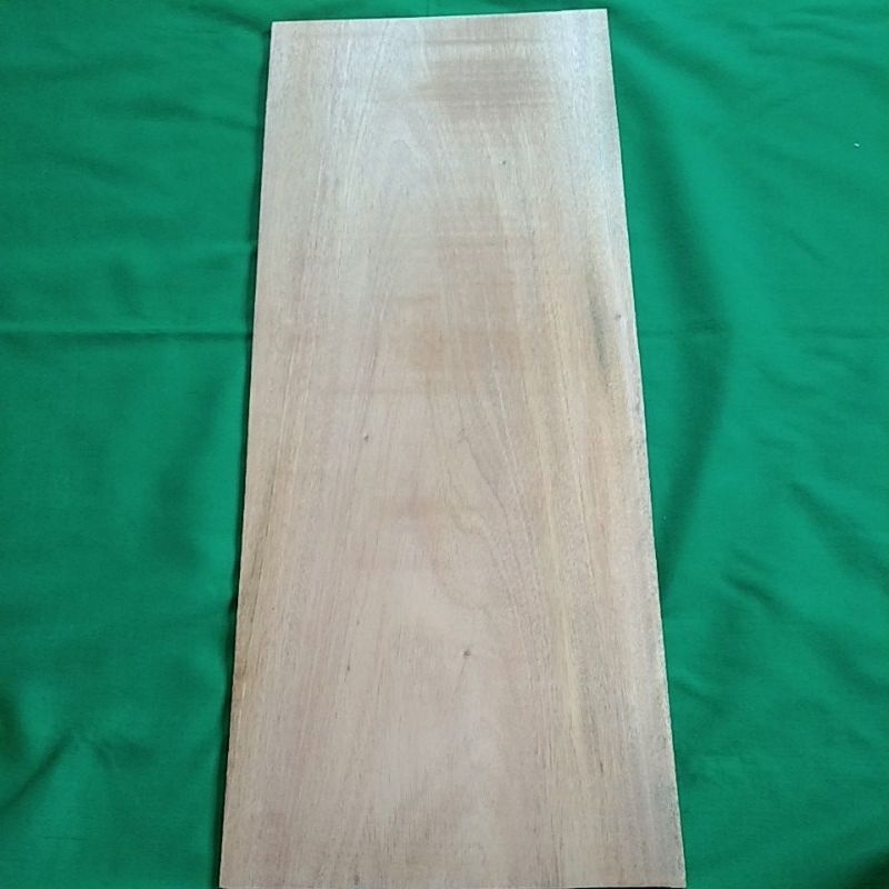 ไม้มะฮอกกานีแผ่นบางขนาด 25x60x0.4--0.5 ซม.