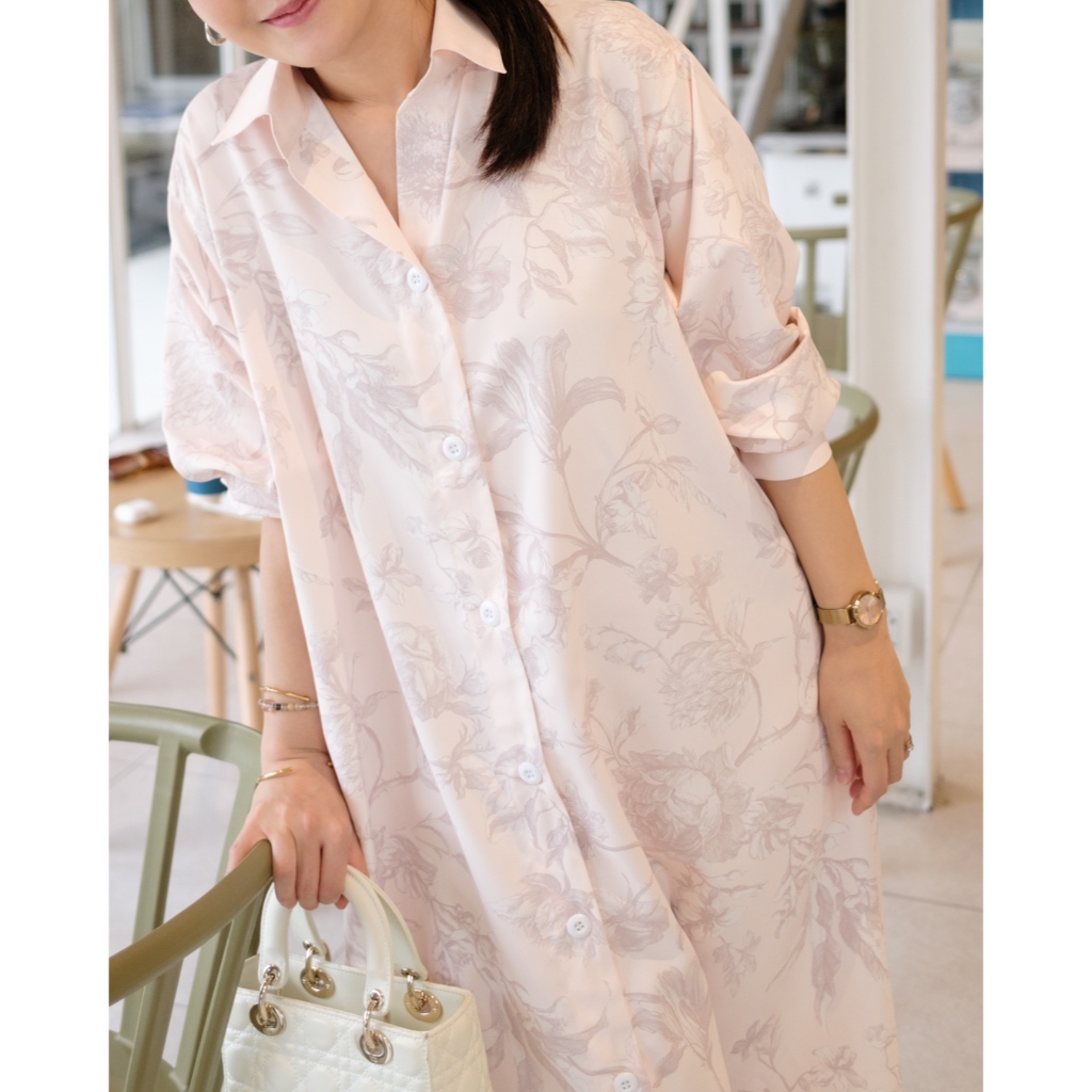 เดรสสีพีช แขนยาว ลายเส้นดอกไม้ ผ่าหน้า ผ้าซาตินกัน UV - รูปที่ 3