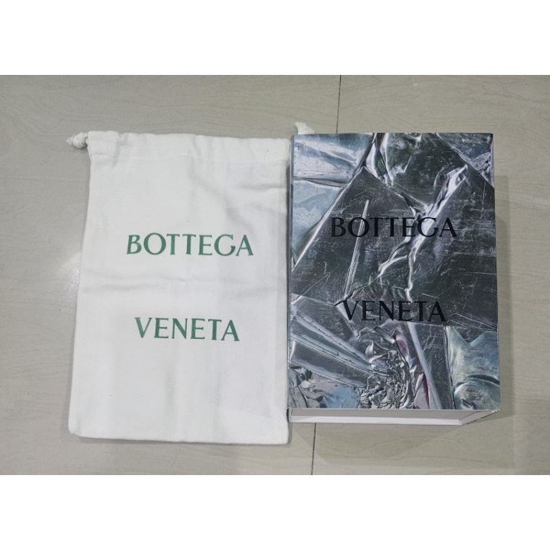 กล่องแม่เหล็กพร้อมถุงผ้า Bottega veneta