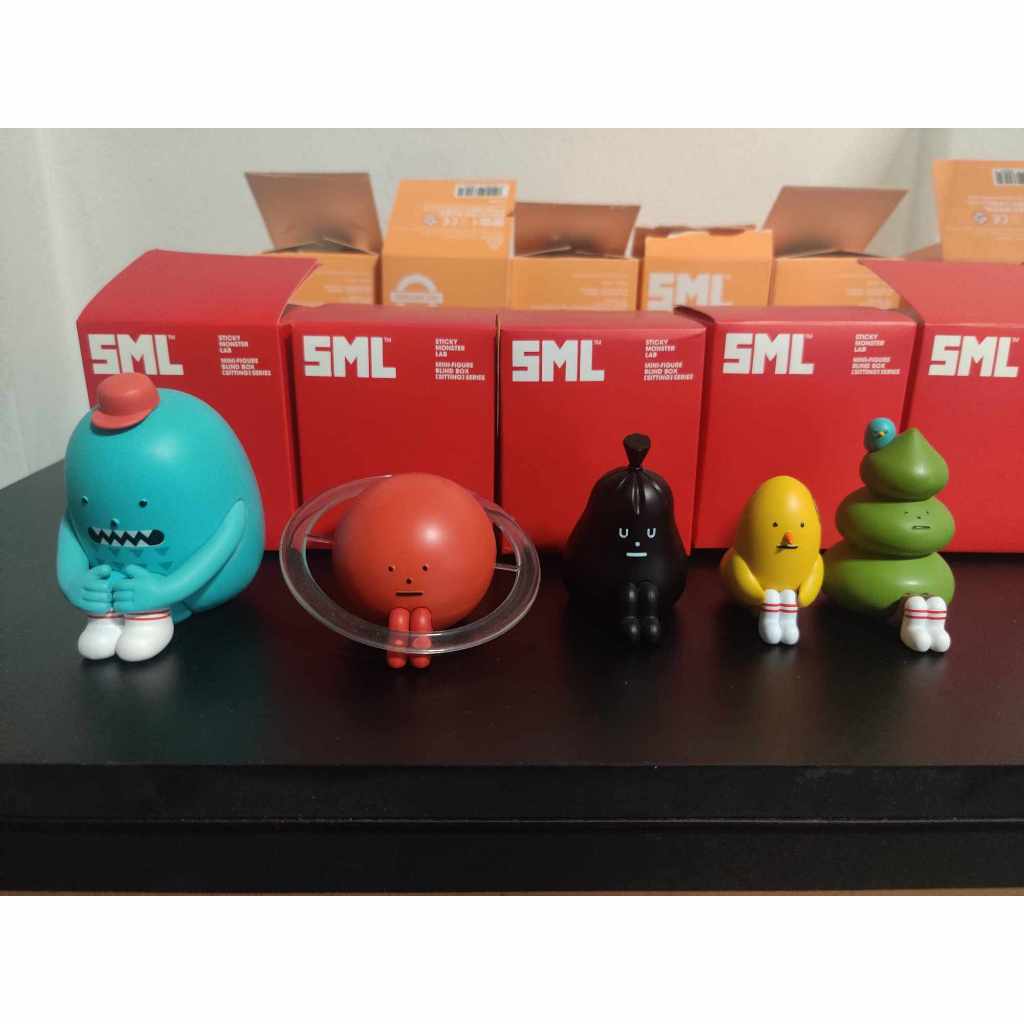 SML series sitting sticky monster lab art toy กล่องสุ่ม