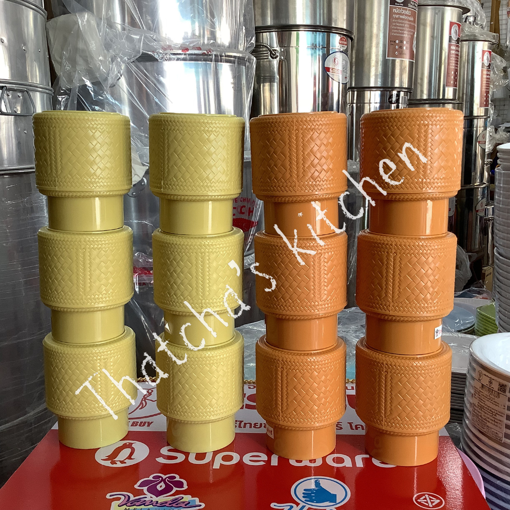 กระติ๊บเล็กพลาสติก ขนาด 8.2 x 8.5 x 10.3 ซม. คละสี ( 1 แพ็ค บรรจุ 12 ชิ้น )
