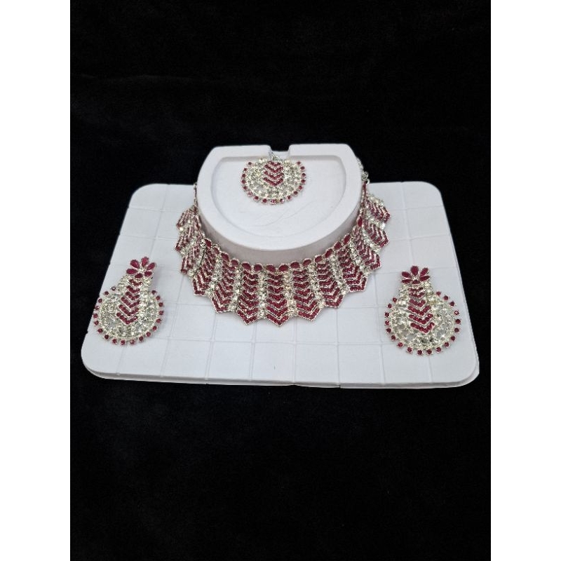 crystal necklaces very beautiful design from india wear with saree ,lehenga and thai dresses