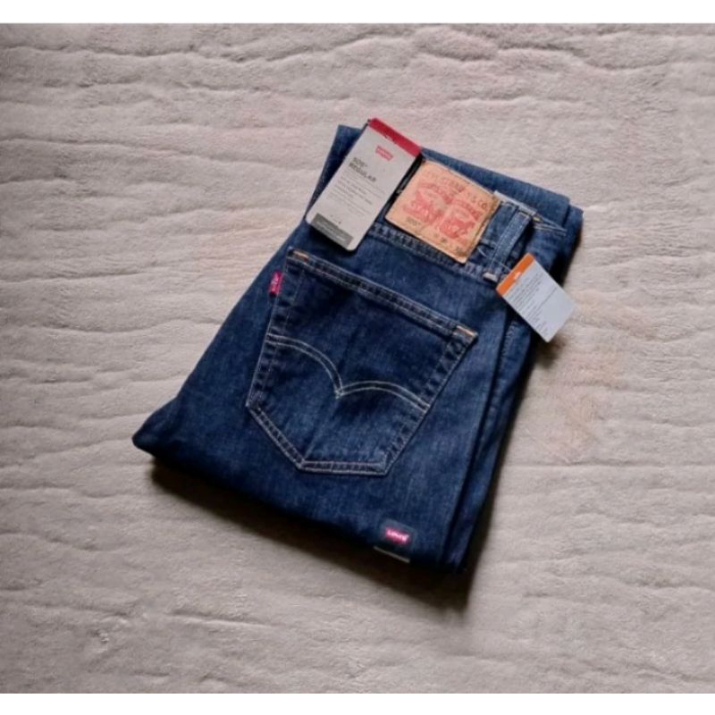 กางเกงยีนส์ผู้ชาย ลีวายส์ 505 Regular Fit made in Egypt แท้ ผ้าไม่หนามากยืดนิดหน่อย ราคา2,890฿