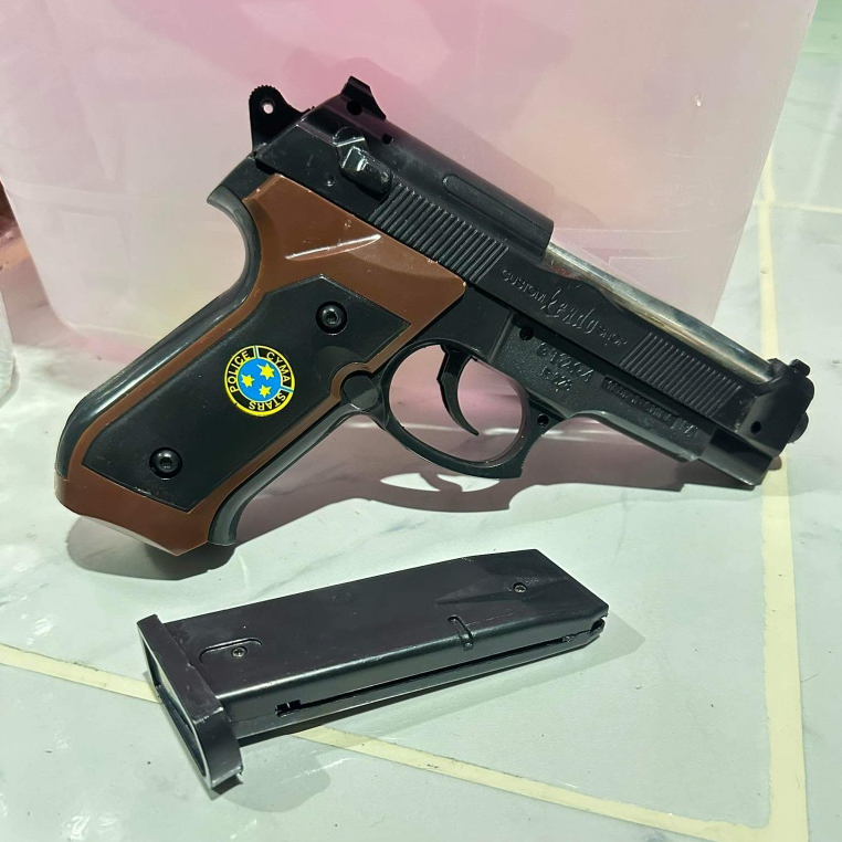 ปีนPUBG80 แบบสั้น ทำจากพลาสติก จัดส่งคละสี ของเล่นเด็กจำลอง แก๊ปโม่ แก๊ปเหล็กใหญ่