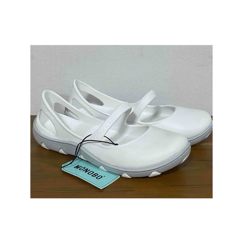 Monobo (มีป้าย) รองเท้าสวม ทรงคัชชู สีขาว พื้นเทาอ่อน ไซส์ 23.5cm ยืดหยุ่น มือสอง(ใหม่ ไม่เคยใส่)