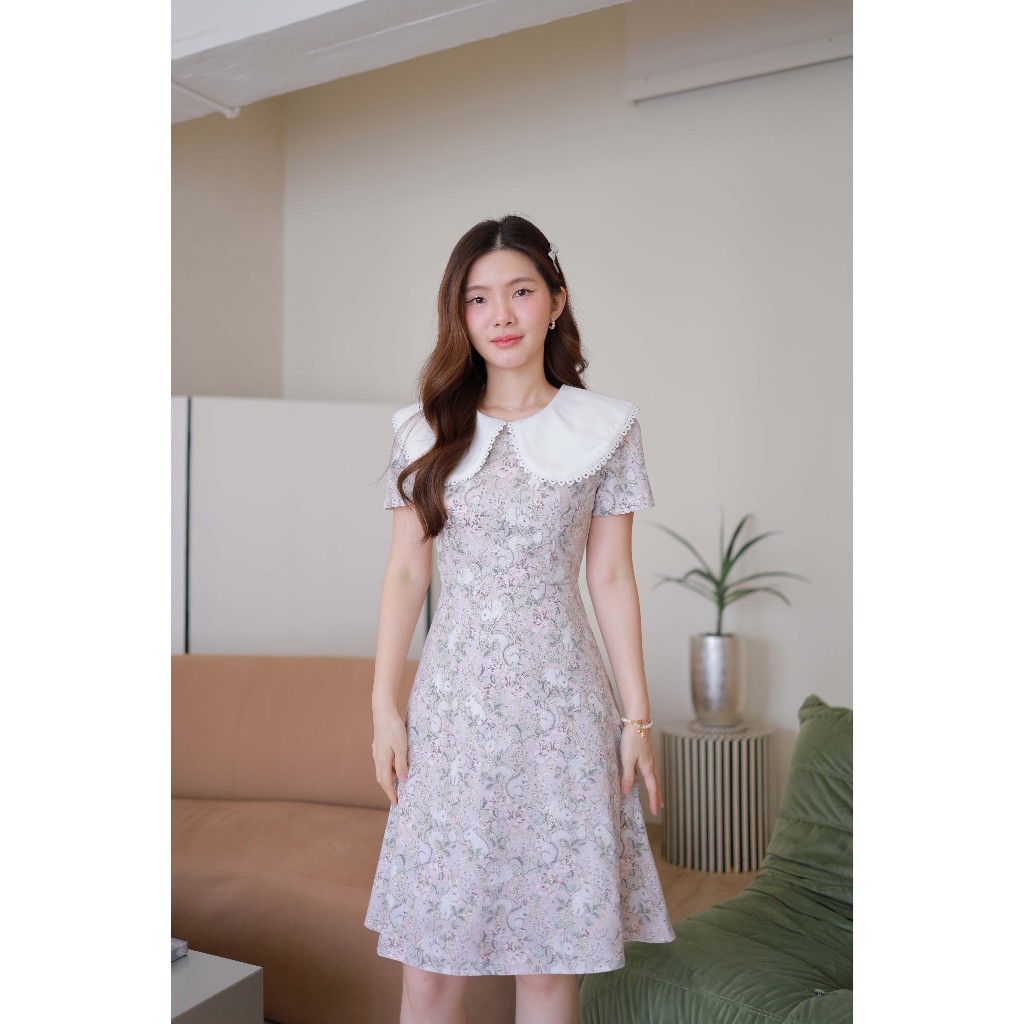 J294 ชุดเดรสสีเบจ (คอบัวแต่งลูกไม้ลายกระต่าย)