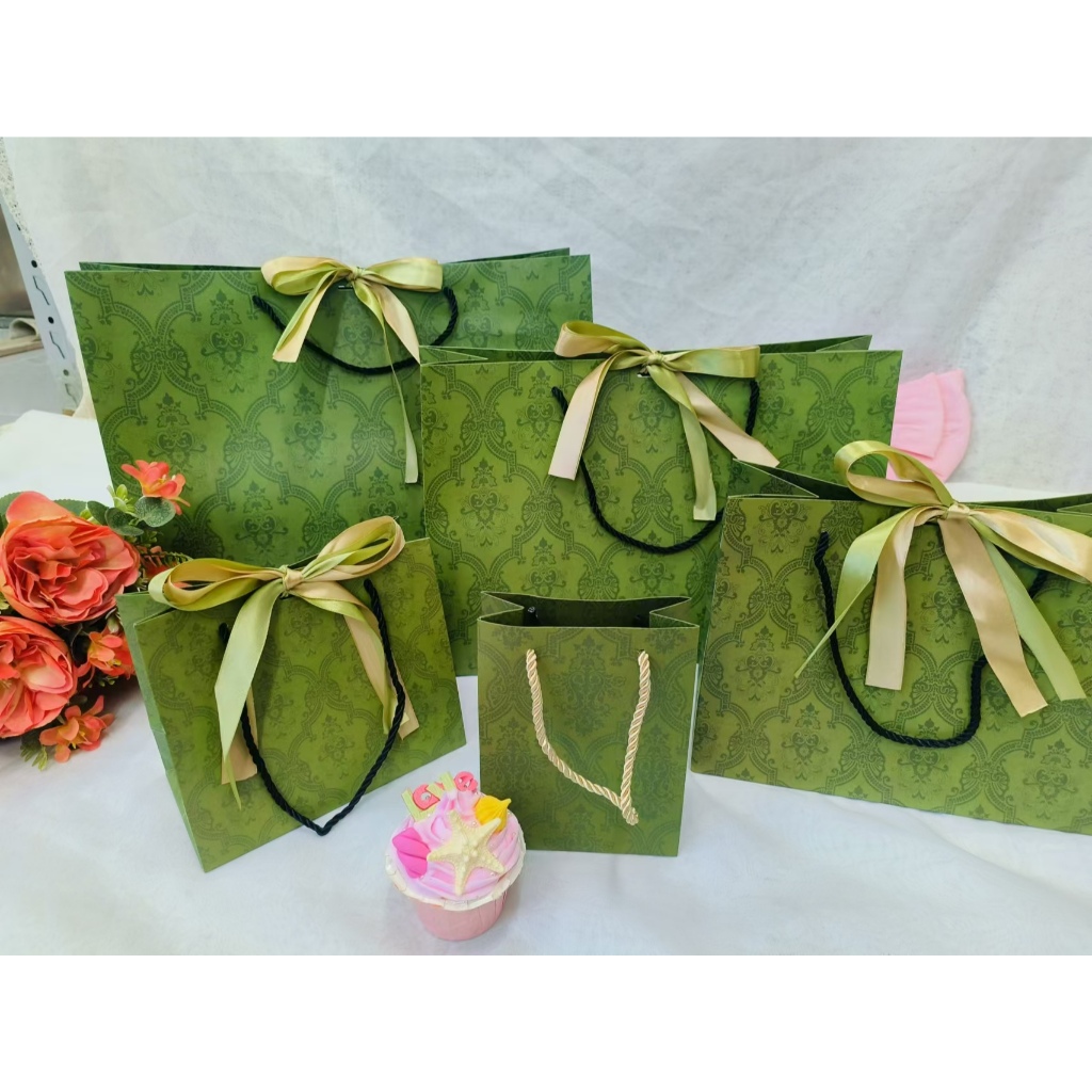 (ร้านไทย) ถุงกระดาษใส่ของขวัญสวยลายไทย มี2สี พร้อมส่ง