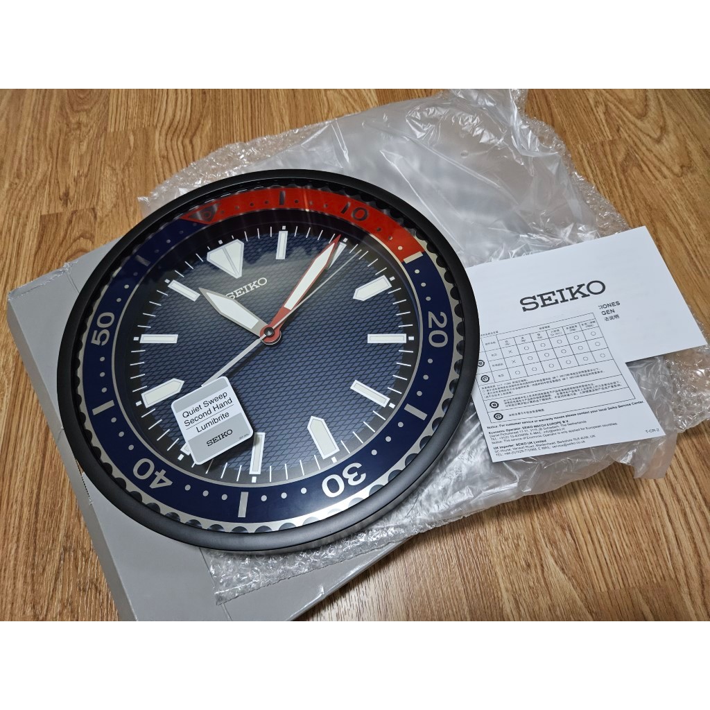 SEIKO นาฬิกาแขวน prospex Model QXA791J