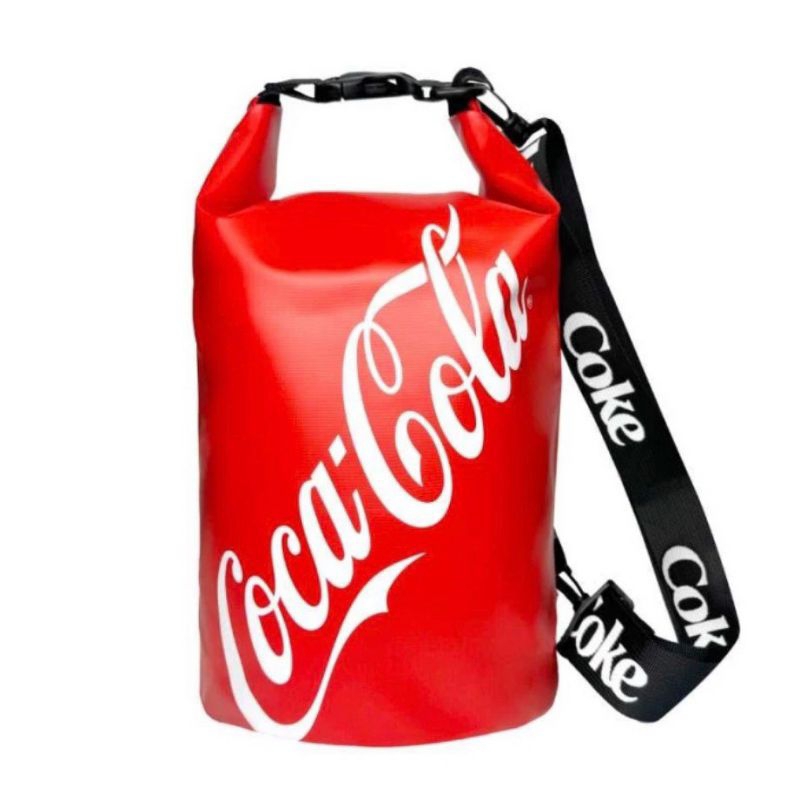กระเป๋ากันน้ำ Coca-Cola ขนาด 5 ลิตร สกรีนโลโก้สีดำ ของพรีเมียมจากโค้กของแท้