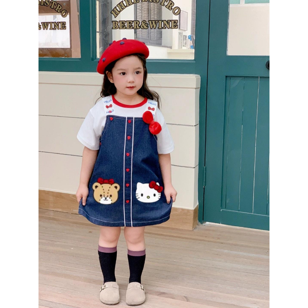 พร้อมส่ง ชุดเอี๊ยม Kitty ได้ 2 ชิ้น เสื้อผ้าไหมนมหนา เอี๊ยมยีนส์ปลอม (ผ้าเกล็ดปลา) สกรีนลายการ์ตูน ตกแต่งโบว์