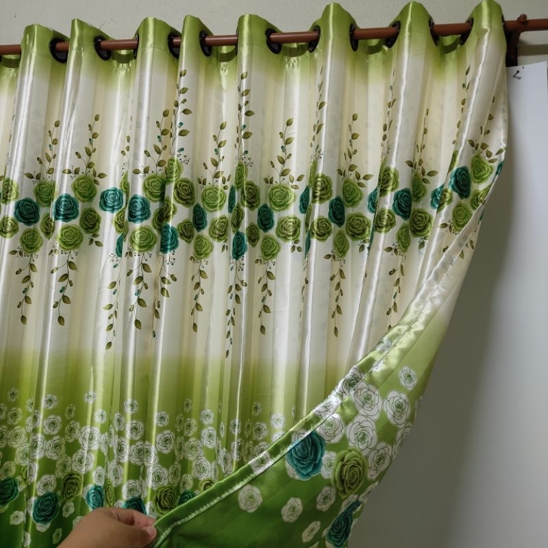 ผ้าม่านหน้าต่าง ผ้าม่านประตูลายกุหลาบสำเร็จรูปกันแสง UV75% ถึง 85% ปั๊มห่วงตาไก่